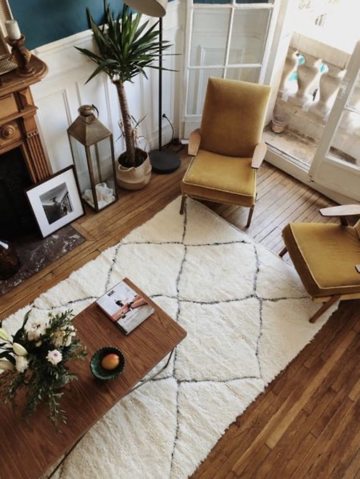 Salón con alfombra de lana gruesa Mrirt