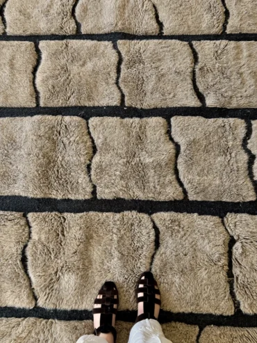 Alfombra marroqui lana relieve negro beige
