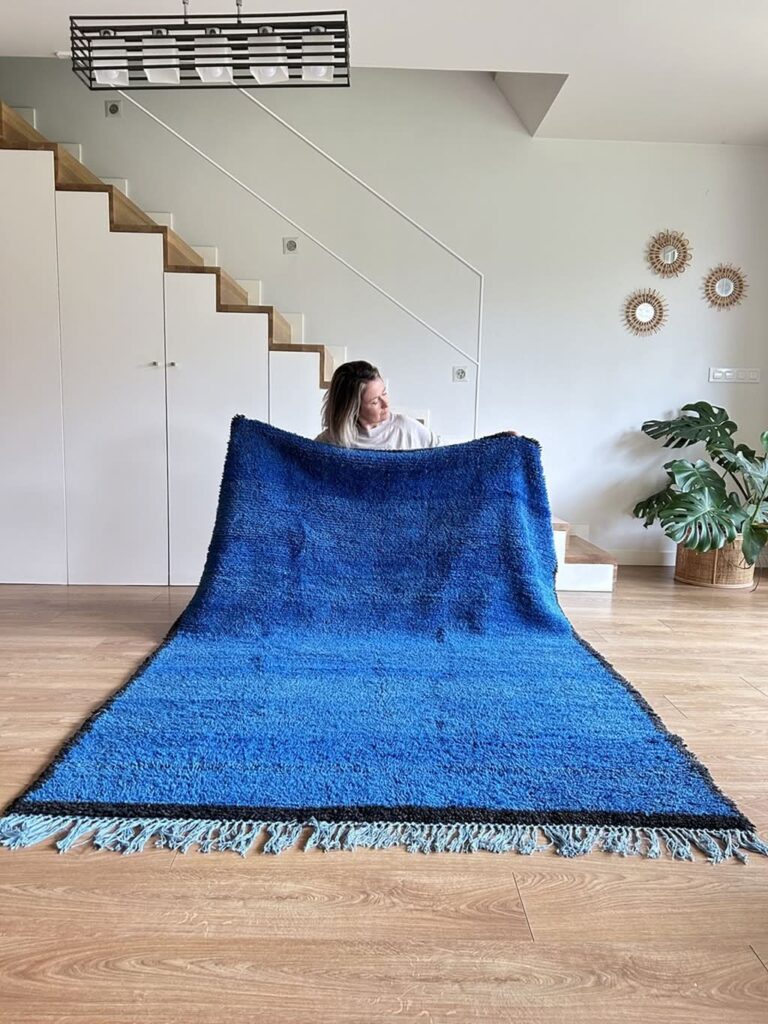 Alfombra bereber vintage en azul y negro - Berberian Kilim Store