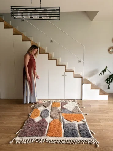 Alfombra bereber diseño relieve gris