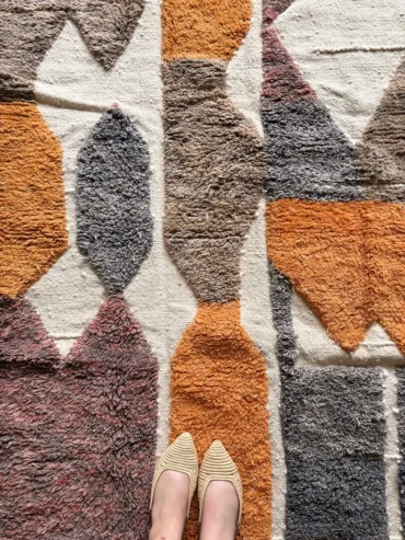 Alfombra bereber diseño relieve gris