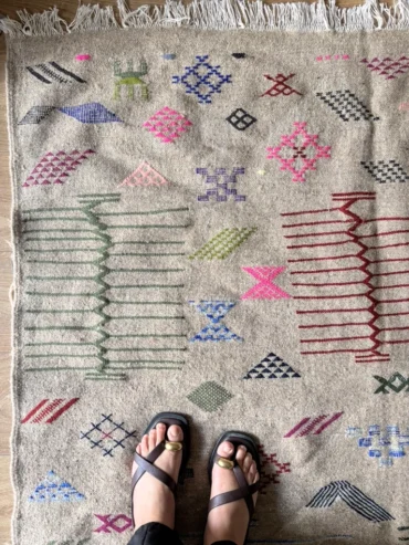 Alfombra tipo kilim gris