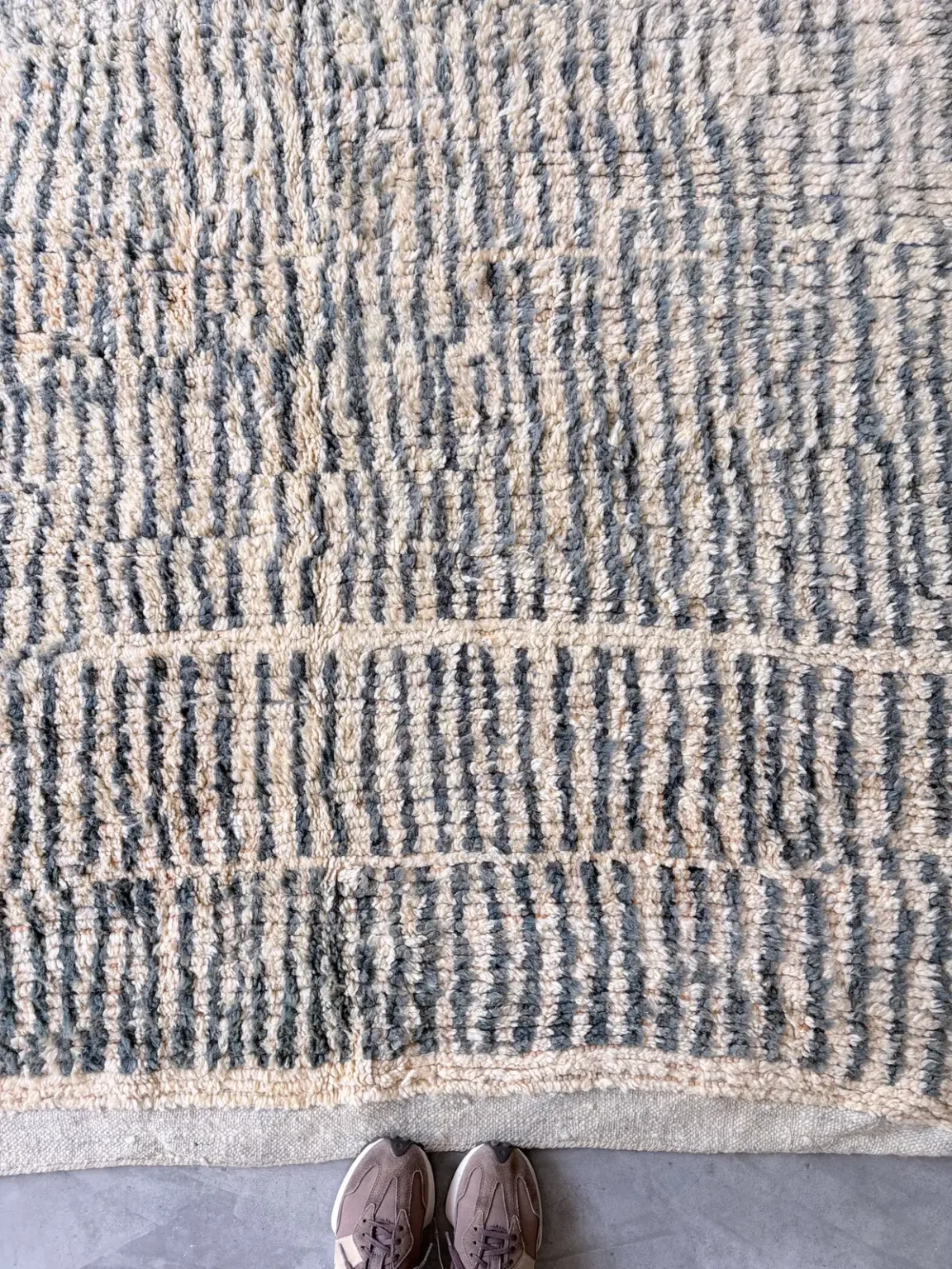 Alfombra vintage líneas azul Rainy 266x166 – Berberian
