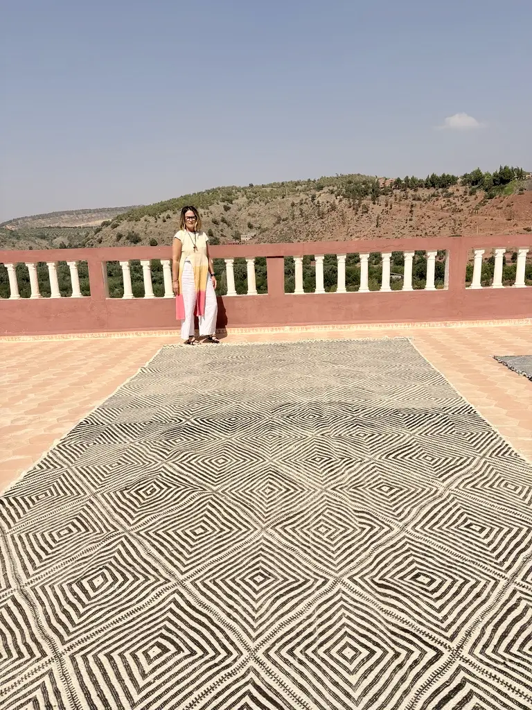 Mercedes Kilim blanco y negro