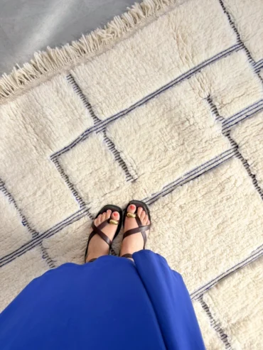 Alfombra bereber líneas azules con relieve