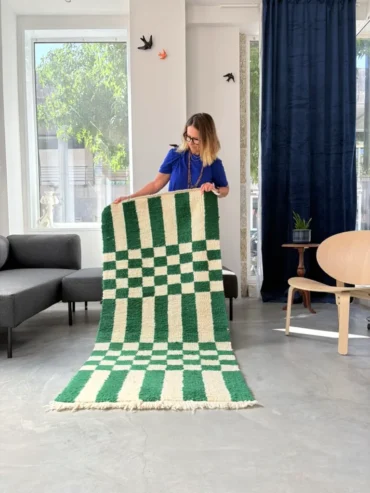 Alfombra verde diseño ajedrez