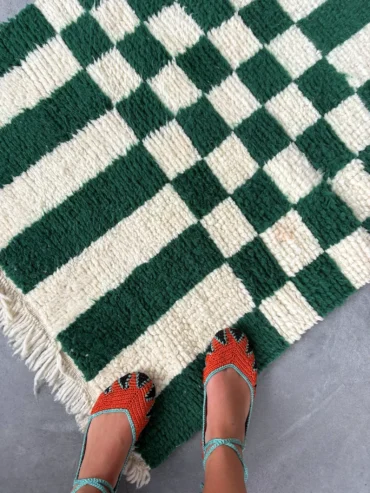 Alfombra verde diseño ajedrez