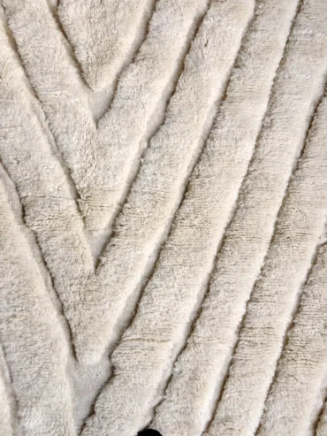 Alfombra Beni Ouarain blanca con diseño espiga