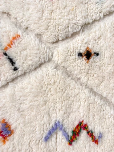 Alfombra bereber pequeña símbolos colores
