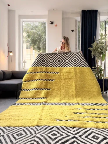 alfombra kilim negro amarillo