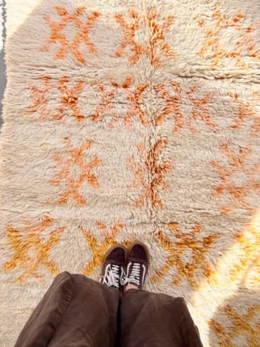 alfombra marroquí antigua símbolos naranja